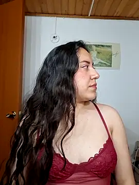 Snapshot of Emi_chik chatting on May 3, 2026, 4:51 am Emi chik online show from May 3, 2026, 4:51 am