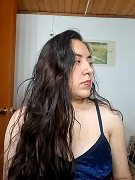 Snapshot of Emi_chik chatting on May 7, 2026, 4:29 am Emi chik online show from May 7, 2026, 4:29 am