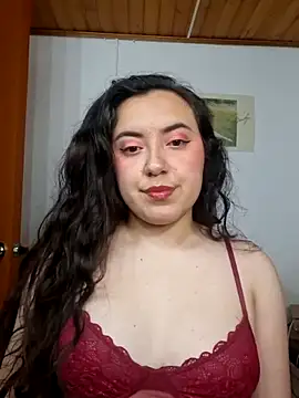 Snapshot of Emi_chik chatting on May 17, 2026, 3:37 am Emi chik online show from May 17, 2026, 3:37 am