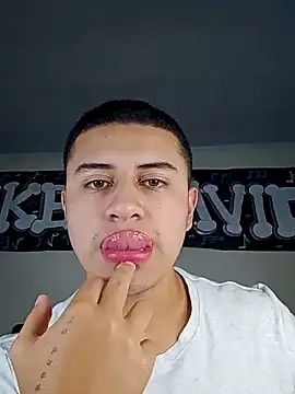 Snapshot of SexyBoy-Bigclit chatting on December 5, 2024, 10:01 pm SexyBoy-Bigclit online show from December 5, 2024, 10:01 pm