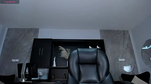 KatieNolan 1 online show from December 14, 2025, 6:01 pm