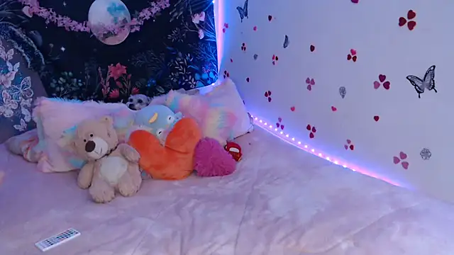 Emillyy m online show from September 9, 2025, 9:47 pm