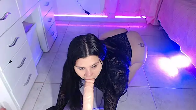 April sexycurvi online show from February 16, 2026, 8:54 am