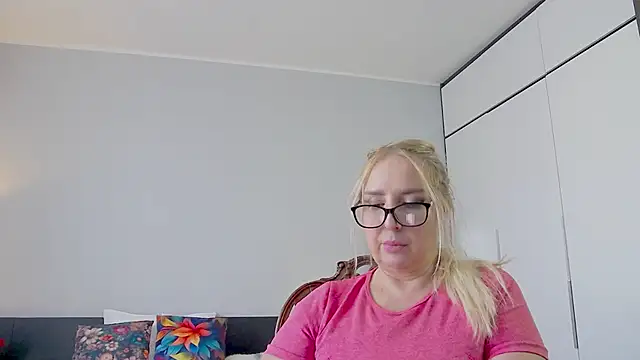 Snapshot of MariaRichi_ chatting on February 20, 2025, 10:27 am MariaRichi online show from February 20, 2025, 10:27 am