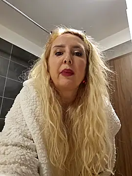 Snapshot of MariaRichi_ chatting on February 21, 2025, 7:10 pm MariaRichi online show from February 21, 2025, 7:10 pm