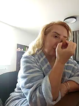 Snapshot of MariaRichi_ chatting on March 6, 2025, 7:25 am MariaRichi online show from March 6, 2025, 7:25 am