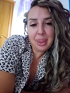 Snapshot of MariaRichi_ chatting on September 10, 2025, 7:30 am MariaRichi online show from September 10, 2025, 7:30 am