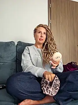 Snapshot of MariaRichi_ chatting on October 7, 2025, 8:33 am MariaRichi online show from October 7, 2025, 8:33 am