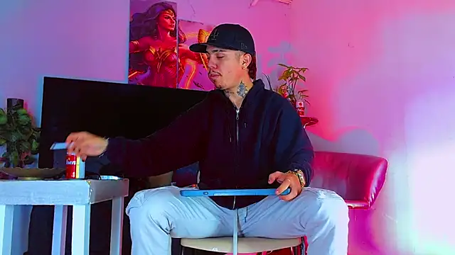 HannibalLester online show from December 18, 2025, 4:07 am