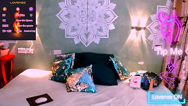 Emili Roux online show from March 8, 2025, 2:19 pm