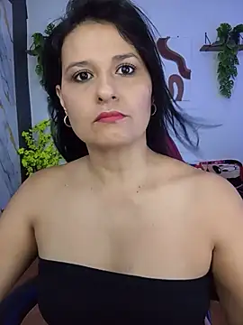 Snapshot of elena_jonees chatting on July 13, 2026, 5:27 pm elena jonees online show from July 13, 2026, 5:27 pm