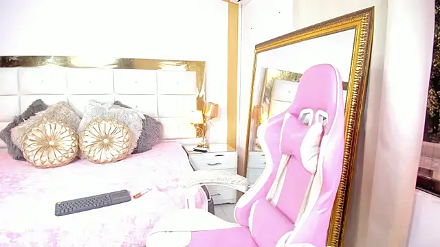 evangelin ts online show from February 6, 2025, 8:23 pm