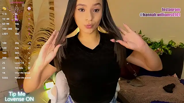 Hannah williams1 online show from November 17, 2025, 8:25 pm