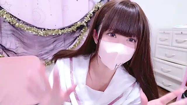 Yurie  online show from November 2, 2025, 1:13 pm