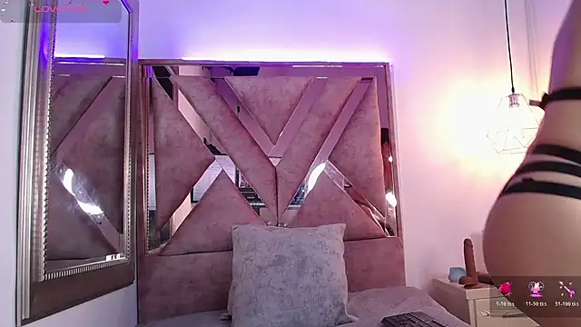 Naomi Brown1  online show from November 7, 2025, 1:00 pm