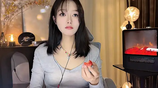 xiaodaibabyy online show from December 28, 2024, 1:06 pm