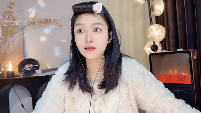 xiaodaibabyy online show from January 8, 2025, 1:52 pm