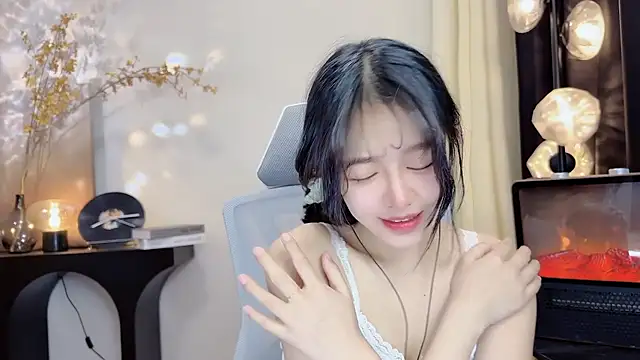 xiaodaibabyy online show from January 13, 2025, 3:47 pm