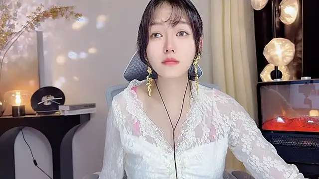 xiaodaibabyy online show from January 31, 2025, 12:07 pm