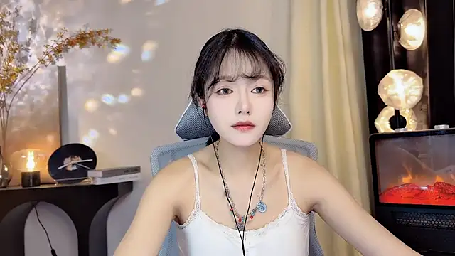 xiaodaibabyy online show from February 2, 2025, 1:19 pm