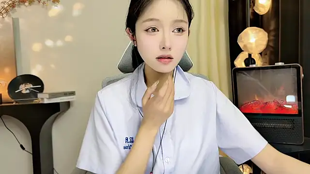 xiaodaibabyy online show from February 5, 2025, 2:05 pm