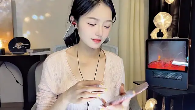 xiaodaibabyy online show from February 10, 2025, 7:28 pm