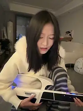 xiaodaibabyy online show from February 21, 2025, 1:55 pm