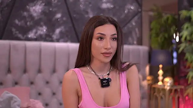 Snapshot of GinaValentinna chatting on May 12, 2026, 7:33 pm GinaValentinna online show from May 12, 2026, 7:33 pm