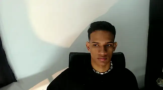 AbrahanBratz online show from December 11, 2024, 1:06 pm