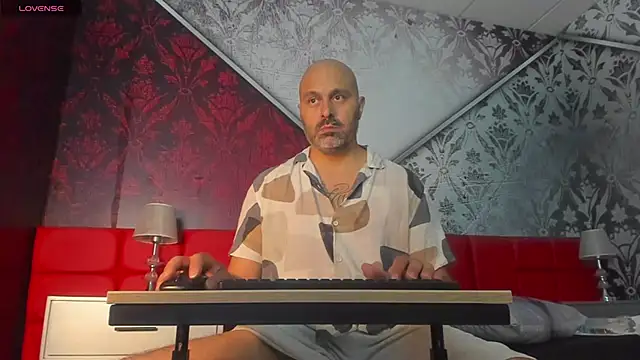 Gabriel Harmant online show from December 4, 2024, 11:30 am