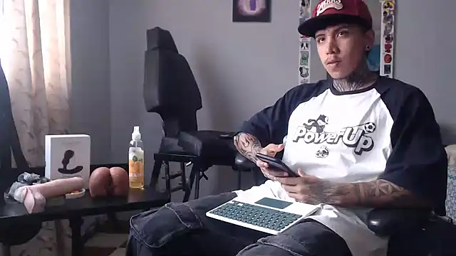 Nickhot0609 online show from January 12, 2025, 8:14 pm