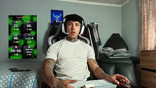 Nickhot0609 online show from March 5, 2026, 9:44 pm