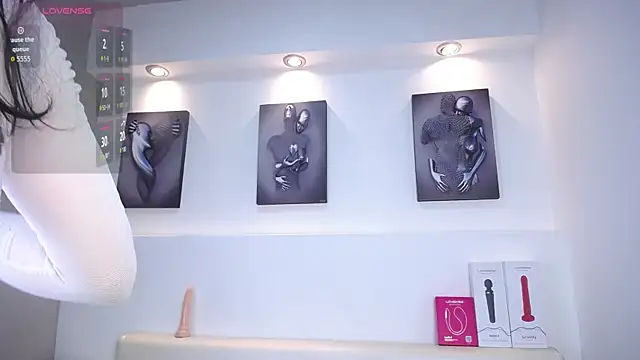 Melodi Roux online show from November 25, 2025, 1:11 pm