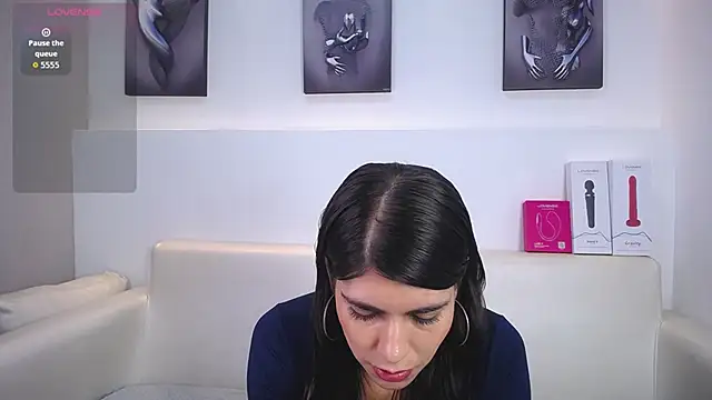 Melodi Roux online show from November 26, 2025, 1:23 pm