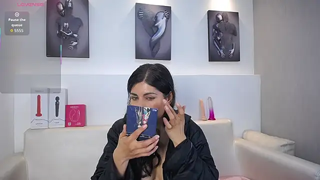 Melodi Roux online show from January 7, 2026, 1:24 pm