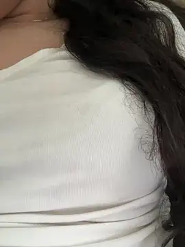Snapshot of Lina-lolo chatting on May 14, 2026, 5:09 pm Lina-lolo online show from May 14, 2026, 5:09 pm