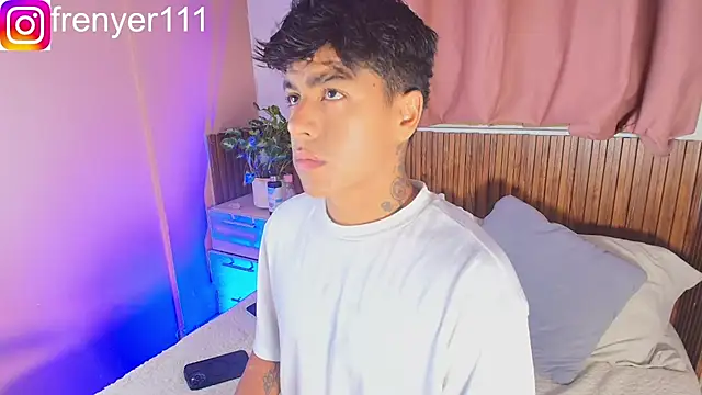 kiing azahell online show from April 12, 2026, 2:05 am