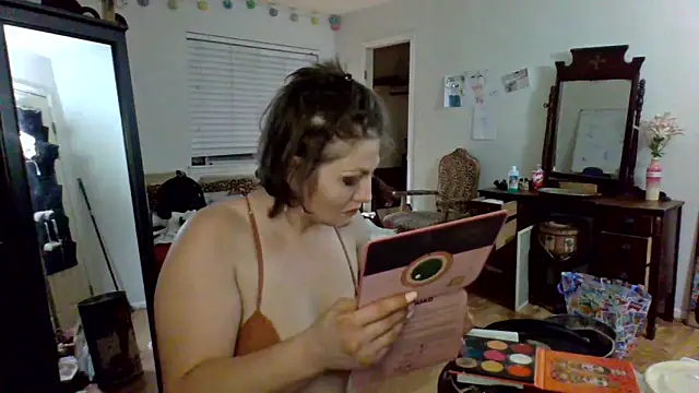 sophiarica online show from April 25, 2026, 7:22 am