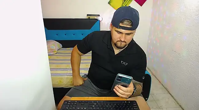 Snapshot of pitbullveryhot chatting on March 15, 2025, 6:14 am pitbullveryhot online show from March 15, 2025, 6:14 am