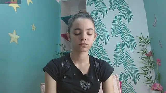 Snapshot of Mia-kalinfa chatting on December 1, 2024, 4:29 pm Mia-kalinfa online show from December 1, 2024, 4:29 pm