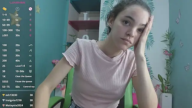 Snapshot of Mia-kalinfa chatting on December 4, 2024, 3:32 pm Mia-kalinfa online show from December 4, 2024, 3:32 pm