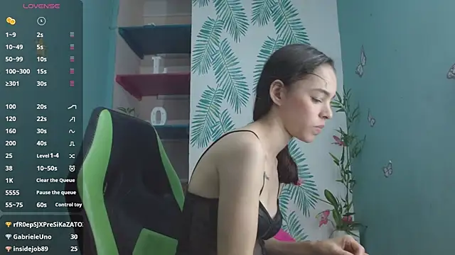 Snapshot of Mia-kalinfa chatting on December 9, 2024, 6:35 pm Mia-kalinfa online show from December 9, 2024, 6:35 pm