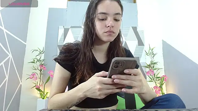 Snapshot of Mia-kalinfa chatting on January 30, 2025, 10:51 pm Mia-kalinfa online show from January 30, 2025, 10:51 pm