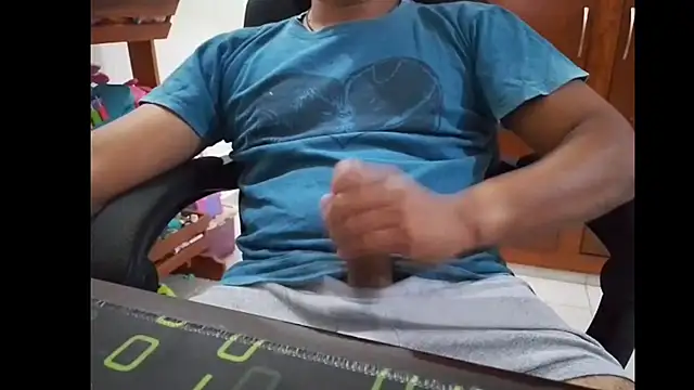 Snapshot of OlmecaSex chatting on December 11, 2024, 10:38 pm OlmecaSex online show from December 11, 2024, 10:38 pm