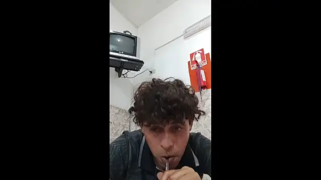 luisfer 306 online show from February 27, 2025, 6:31 pm