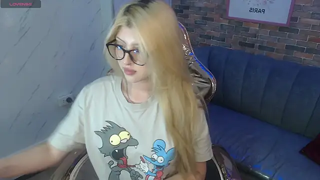 Kitty fox b online show from March 10, 2025, 4:03 pm