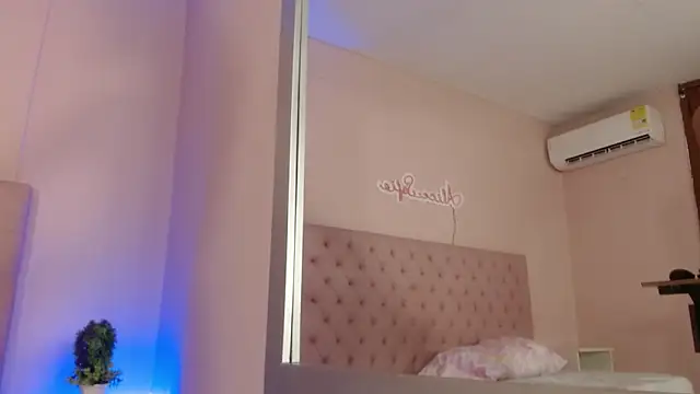 alice sofia online show from October 7, 2025, 12:02 pm