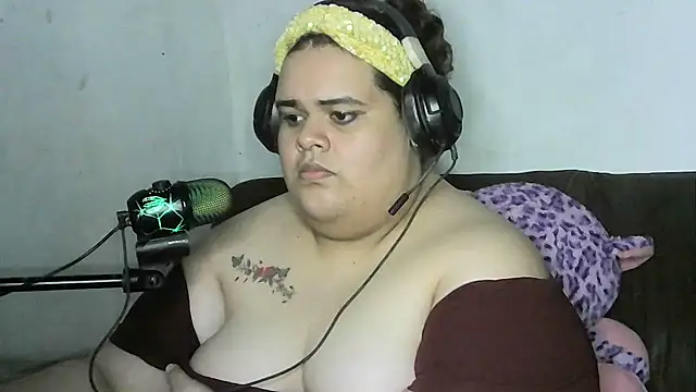 Snapshot of GeovanaLiveHot chatting on October 27, 2025, 7:34 am GeovanaLiveHot online show from October 27, 2025, 7:34 am