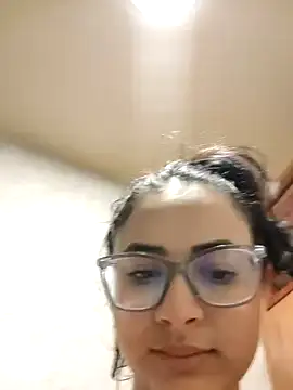 aleejhandraa online show from October 23, 2025, 6:50 pm