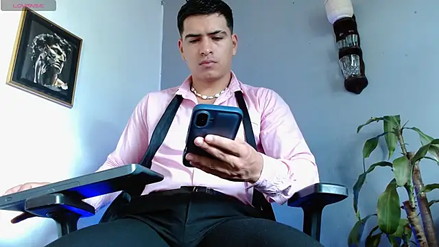 Snapshot of Adrian_Mill3r chatting on November 2, 2025, 5:59 pm Adrian Mill3r online show from November 2, 2025, 5:59 pm